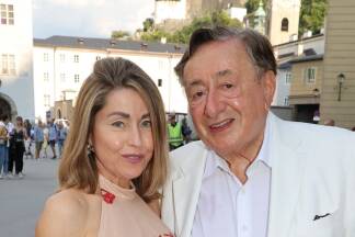 Richard Lugner und seine Begleitung Andrea (genannt „Goldfisch“) im Sommer 2022.  