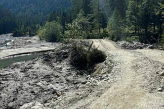 Teilweise musste man Straßen schaffen, um mit schwerem Gerät zum Murenabgang zu gelangen. 