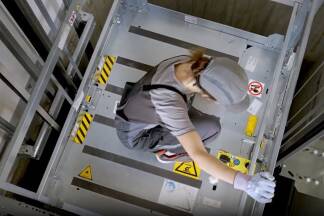 Jessica ist im dritten Lehrjahr zur Elektrotechnikerin bei Schindler Aufzüge und Fahrtreppen in Wien.  