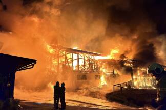 Großbrand in der Nacht auf Samstag (31. August 2024) Forstau. 