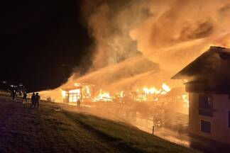 Großbrand in der Nacht auf Samstag (31. August 2024) Forstau. 