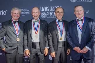 Der amerikanische Pilot Shane Lundgren, der Schweizer Psychiater und Ballonfahrer Bertrand Piccard mit Fatih Otzman und Greg Williams.  Der amerikanische Pilot Shane Lundgren, der Schweizer Psychiater und Ballonfahrer Bertrand Piccard mit Fatih Otzman und Greg Williams.