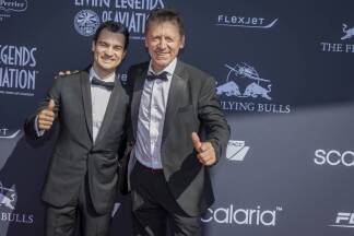 Der spanische Motorradrennfahrer Dani Pedrosa mit Motorsport-Berater Mike Leitner.  Der spanische Motorradrennfahrer Dani Pedrosa mit Motorsport-Berater Mike Leitner.