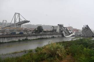 Am 14. August 2018 kamen beim Einsturz einer vierspurigen Autobahnbrücke in der italienischen Hafenstadt Genua zahlreiche Menschen ums Leben.  