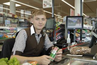 Tobias schätzt die Abwechslung in seiner Lehre zum Einzelhandelskaufmann bei SPAR. 