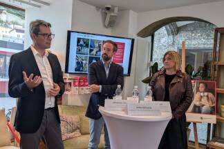 Johannes Gfrerer (SVV-Geschäftsführer), Landeshauptmann-Stellvertreter Stefan Schnöll und Verkehrsstadträtin Anna Schiester am Dienstagvormittag bei der Eröffnung des Pop-up-Büros in Salzburg. Johannes Gfrerer (SVV-Geschäftsführer), Landeshauptmann-Stellvertreter Stefan Schnöll und Verkehrsstadträtin Anna Schiester am Dienstagvormittag bei der Eröffnung des Pop-up-Büros in Salzburg.