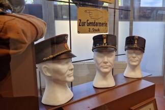 Auch die Geschichte der bis 2005 bestehenden Gendarmerie wird behandelt. 