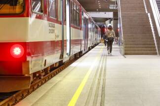 Im Jahr 1996 wurde der Lokalbahnhof Salzburg im Untergrund eröffnet – mit Verspätung und einer Baukostensteigerung von 300 auf mehr als 600 Millionen Schilling.  