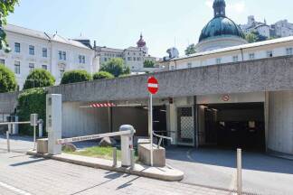 Wenig Aufsehen hat der Bau der Tiefgarage im Kaiviertel erregt – ebenfalls im Seeton. Die Garage beim Krankenhaus der Barmherzigen Brüder ist im Jahr 2010 eröffnet worden. Kosten: 10 Millionen Euro. Es gilt als positives Beispiel für einen Bau im Seeton 