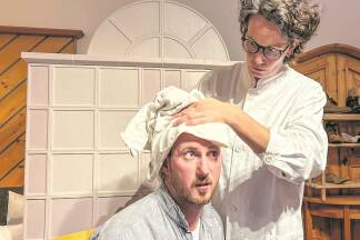 Der erste Bühnenauftritt der Theatergruppe Filzmoos zeigt das Leben des Schustermeisters Thomas Nothaas.  Der erste Bühnenauftritt der Theatergruppe Filzmoos zeigt das Leben des Schustermeisters Thomas Nothaas.