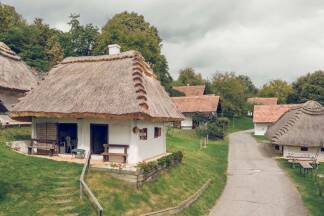 Die Kellergasse in Heiligenbrunn ist mehr als 200 Jahre alt und steht unter Denkmalschutz. 