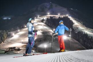 Nacht-Paradies für Skifahrer und Snowboarder: Die Skiwelt Söll bietet das größte Nachtskigebiet Österreichs mit zehn Kilometern an beleuchteten und perfekt präparierten Pisten.  