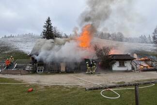 Bilder vom Brandeinsatz auf der Eisenaualm. 