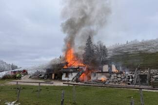 Bilder vom Brandeinsatz auf der Eisenaualm. 