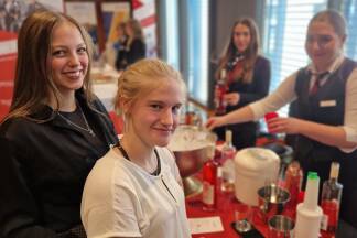 Hineinschnuppern in die Vielfalt der Berufsmöglichkeiten im Pinzgau - das stand bei der Berufsinformationsmesse in Zell am See auf dem Programm. 