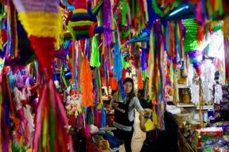 Ein wichtiger Teil der Herbergsuche ist das Zerschlagen der Piñata. 