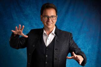 Gert Smetanik, „The Magic Priest“.  Gert Smetanik, „The Magic Priest“.