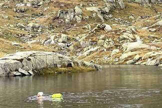 Herbstbaden am Gotthardpass: Wassertemperatur 5,9 Grad 