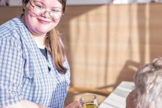 Giulia Uneg hat im Seniorenheim Taxham der Stadt Salzburg ihre Pflegelehre begonnen.  