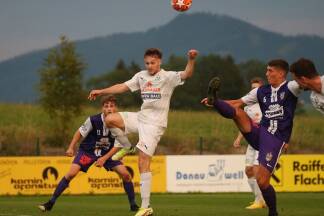 Julian Pagitsch (weiß) beendete in Eugendorf vermeintlich seine Karriere. 