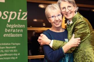 Pionierin Renate Moser (l.) mit Ehrenamtlichen-Koordinatorin Astrid Lessmann.  Pionierin Renate Moser (l.) mit Ehrenamtlichen-Koordinatorin Astrid Lessmann.