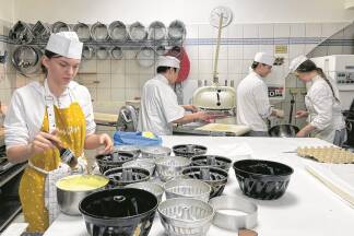 In der kleinen Backstube will alles gut eingeteilt sein. Bilder: grabler  In der kleinen Backstube will alles gut eingeteilt sein. Bilder: grabler