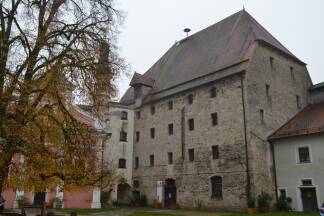Der Getreidekasten vom Innenhof aus gesehen. 