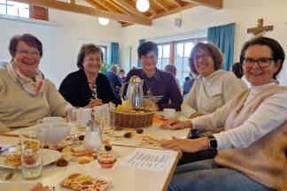 Erstmals mit dabei: Annemarie Seibert, Christa Mohlschlager, Christa Mooser, Irmi Schneider und Franziska Seyfferth (v. l.).  Erstmals mit dabei: Annemarie Seibert, Christa Mohlschlager, Christa Mooser, Irmi Schneider und Franziska Seyfferth (v. l.).
