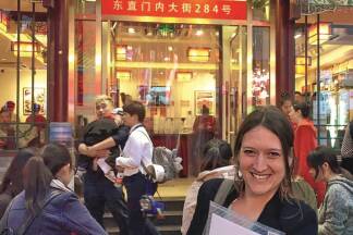 Julia Stolzenberg in Peking: Ihre Arbeit ist auf die Verfügbarkeit von Coworking-Spaces weltweit ausgerichtet, auch in Salzburg.  