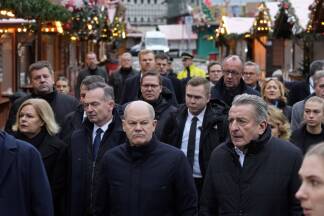 Kanzler Olaf Scholz (SPD) zeigte sich am Samstag am Tatort. 