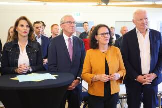 Lange Gesichter am Abend der Nationalratswahl in der Salzburger ÖVP-Zentrale.  