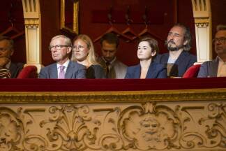 Die Koalitionsspitzen verfolgten die Diskussion der Spitzenkandidaten zur Nationalratswahl im Salzburger Landestheater aufmerksam.  