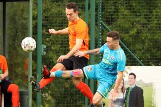 Ein Archivbild: Ardijan Hoti (rechts) spielte auch 2020 schon für den ASK/PSV Salzburg. Nun versucht er sich in der Salzburger Liga. 