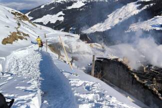 Bilder vom Einsatz zeigen das Ausmaß des Brandes. 