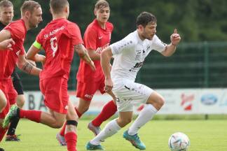 Im Kollektiv stark: Markus Luginger (links) und die Antheringer. 