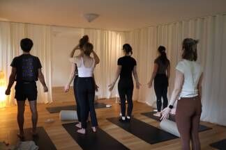 Gentle-Yoga am morgen. 