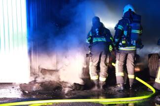 Mittwochabend eilte die Feuerwehr zu einem Garagenbrand in Nonntal. 