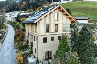  Architekt Stefano Mori, „Aus eins mach drei“ – Bad Dürrnberg, Salzburg. Transformation eines Einfamilien- in ein Mehrfamilienwohnhaus für eine Großfamilie. 