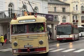 2018 mussten die Museumsbusse wieder zum Einsatz kommen, nachdem die Flotte großteils veraltet war und sich viele Busse in Wartung befanden. 2018 mussten die Museumsbusse wieder zum Einsatz kommen, nachdem die Flotte großteils veraltet war und sich viele Busse in Wartung befanden.