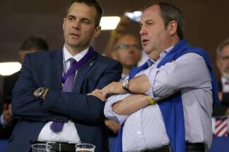Josef Pröll (r. mit dem ehemaligen Austria-Wien-Manager Markus Kraetschmer) war bis Mai 2021 Vizepräsident und Mitglied des Aufsichtsrates beim Bundesligisten Austria Wien. Josef Pröll (r. mit dem ehemaligen Austria-Wien-Manager Markus Kraetschmer) war bis Mai 2021 Vizepräsident und Mitglied des Aufsichtsrates beim Bundesligisten Austria Wien.