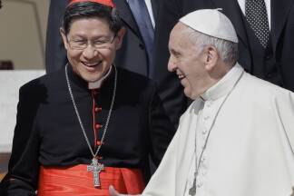 Papst Franziskus mit Luis Antonio Tagle, römisch-katholischer Erzbischof von Manila (l.). 