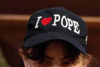 Die etwas andere Liebesbezeugung für den verstorbenen Papst. Die etwas andere Liebesbezeugung für den verstorbenen Papst.
