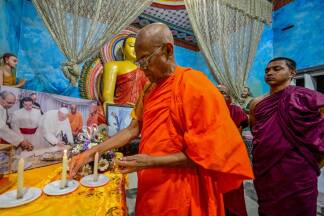 Buddhistische Würdigung von Papst Franziskus in Sri Lanka. Buddhistische Würdigung von Papst Franziskus in Sri Lanka.
