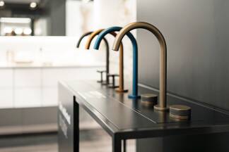 Armaturen in verschiedenen Farben. Armaturen in verschiedenen Farben.