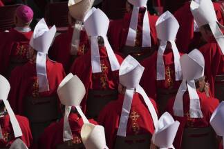 Tausende Menschen versammelten sich bereits am frühen Morgen vor dem Petersdom.  