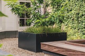 Der Trend zum vertikalen Gärtnern ermöglicht selbst auf kleinstem Raum ein blühendes Paradies. Der Trend zum vertikalen Gärtnern ermöglicht selbst auf kleinstem Raum ein blühendes Paradies.