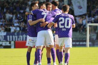 Austria Salzburg jubelt über den Sieg im Spitzenspiel der Regionalliga West. 