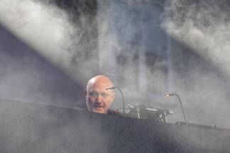 Paul Kalkbrenner hinter dem Mischpult am Salzburger Residenzplatz. Paul Kalkbrenner hinter dem Mischpult am Salzburger Residenzplatz.