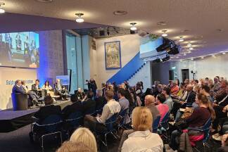 Das Immobilienforum Salzburg lockte wieder viele Besucherinnen und Besucher in den SN-Saal. 