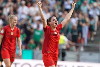 „Aus dem Feiern nicht mehr rausgekommen“: Sarah Zadrazil erlebte eine Erfolgssaison bei Bayern München.  